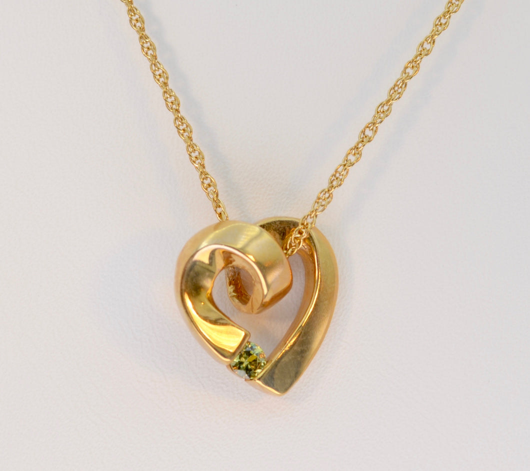 14K Yellow Gold Heart-Shaped Pendant with Peridot Accent