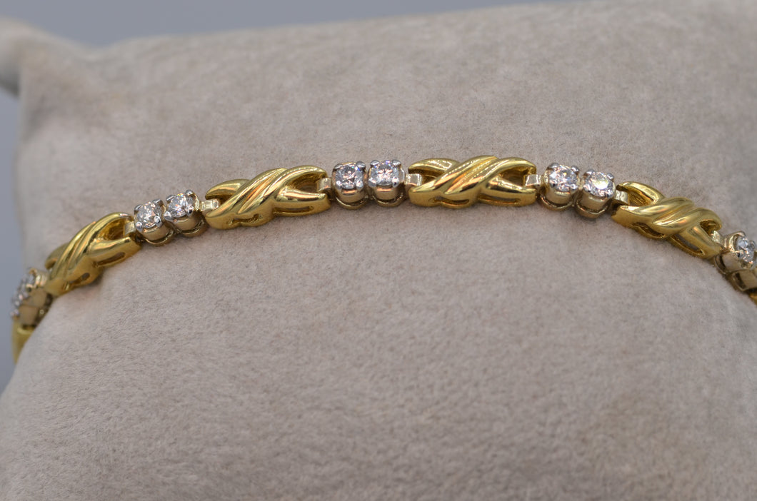 14K yellow gold and diamond bracelet - Hugs & Kisses design
