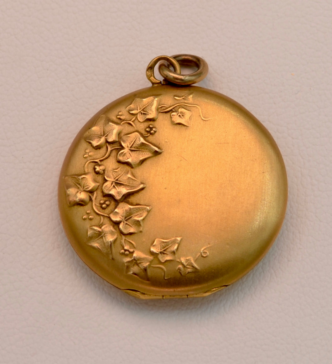 18K yellow gold French Art Nouveau locket with French hallmark